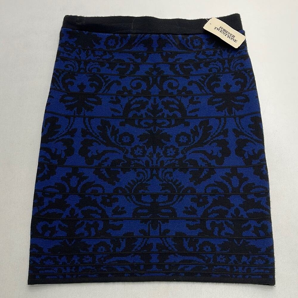 FOREVER 21 Women’s Medium Blue Black Knee Length Skirt